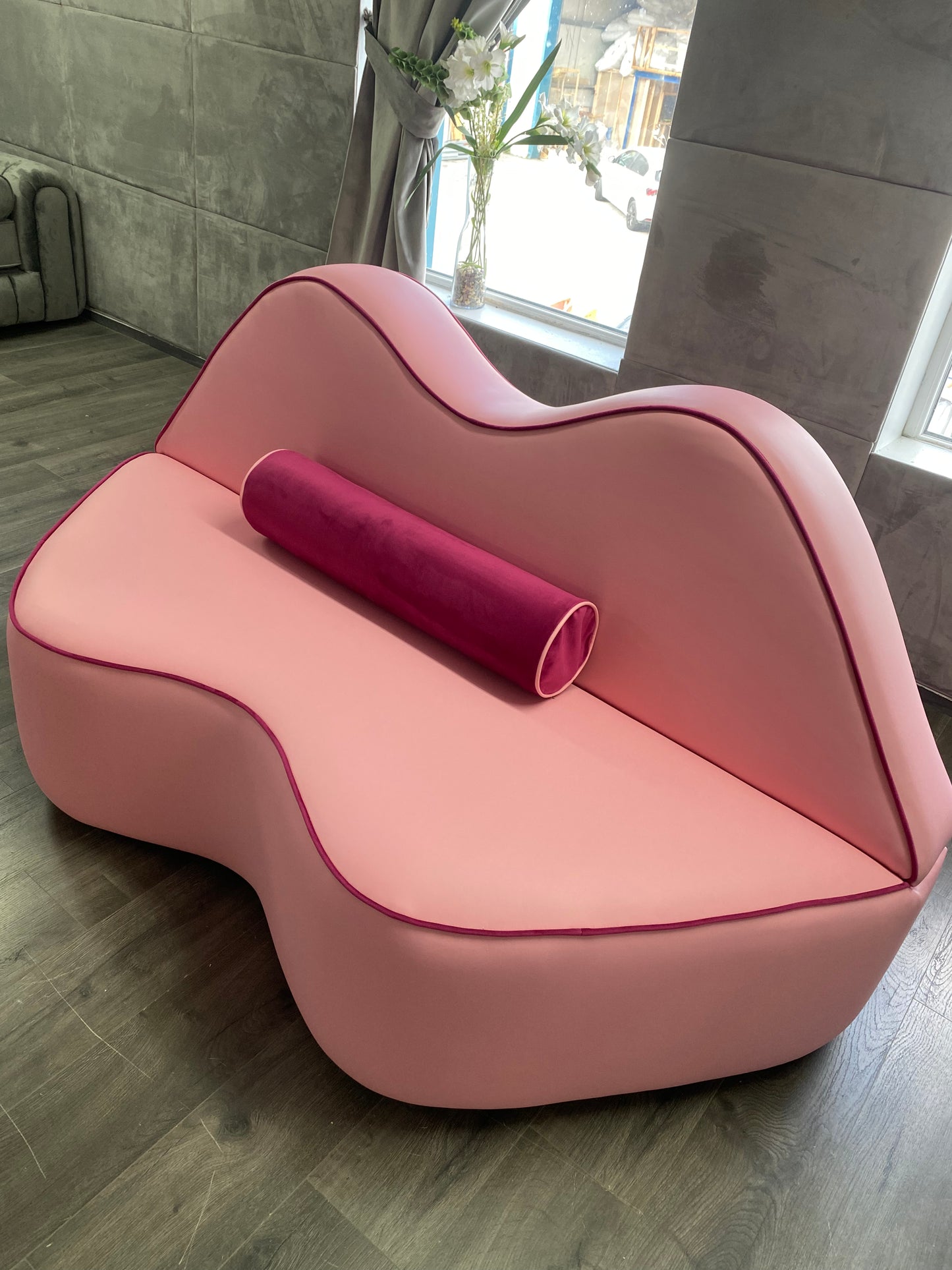 Lippy Sofa